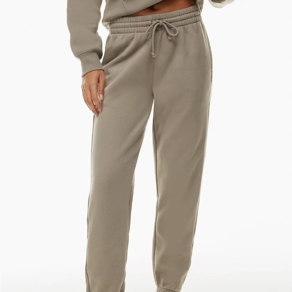 Aritzia TNA Cozy Fleece Boyfriend Sweatpants | Mid-Rise Relaxed Fit Joggers